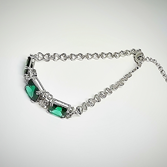 Elegant Simulated Emerald and Simulated Diamond 12.50 ct Bracelet - Picture 3 of 3